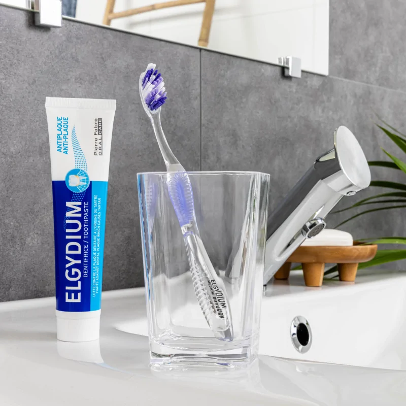 ELGYDIUM DIFFUSION BROSSE À DENTS MEDIUM – Image 2